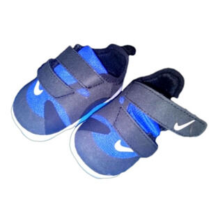 Nike free run toddler shoes size 4 black & blue velcro